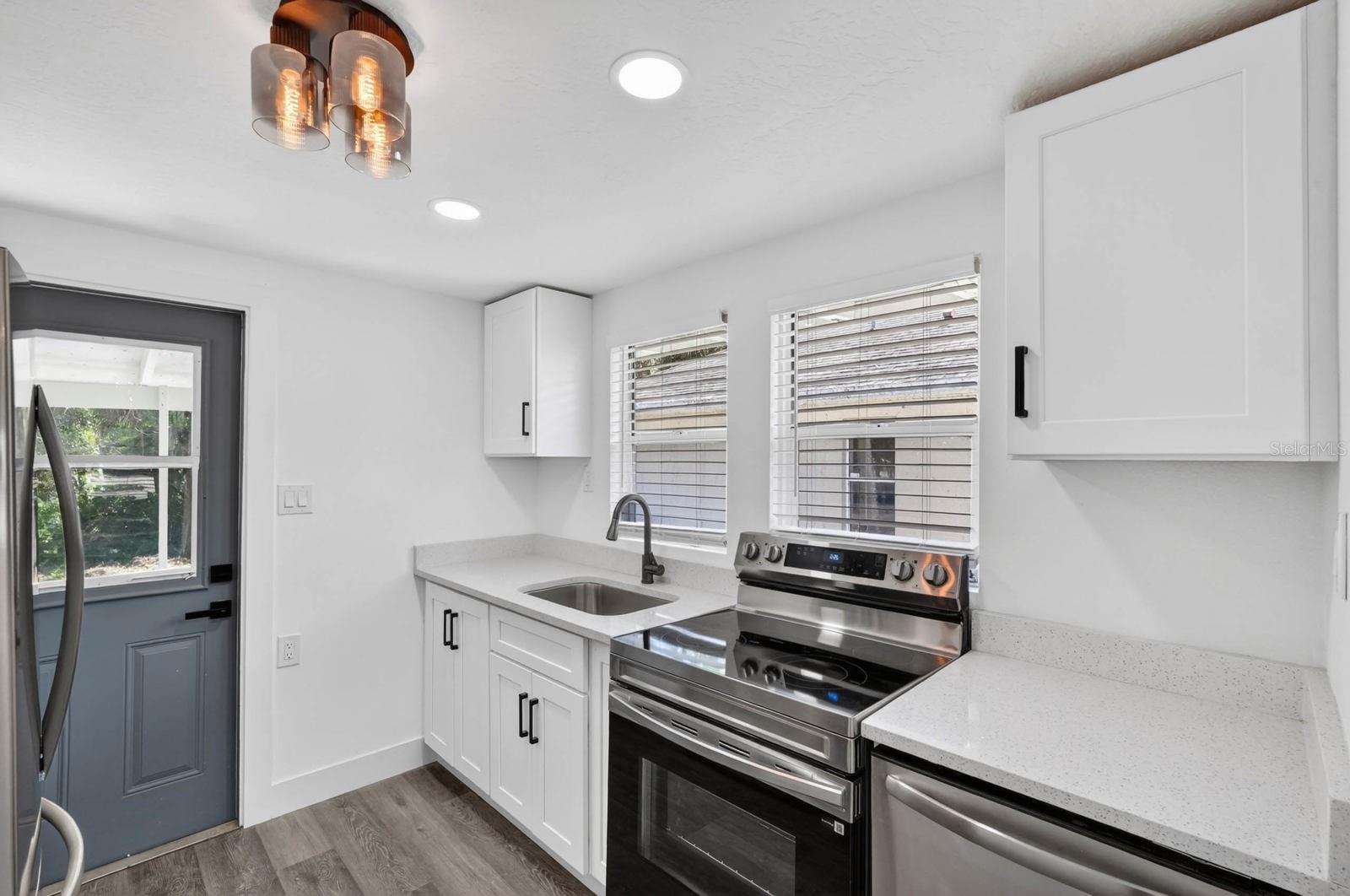 246 WILLOW PL — photo 9