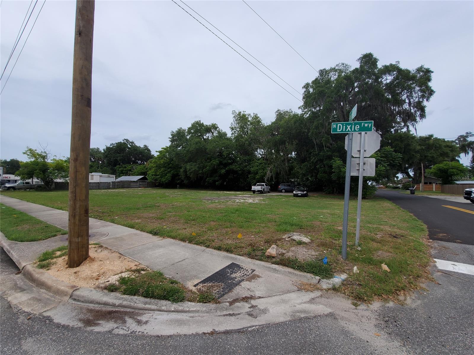 903 N DIXIE FWY — photo 3