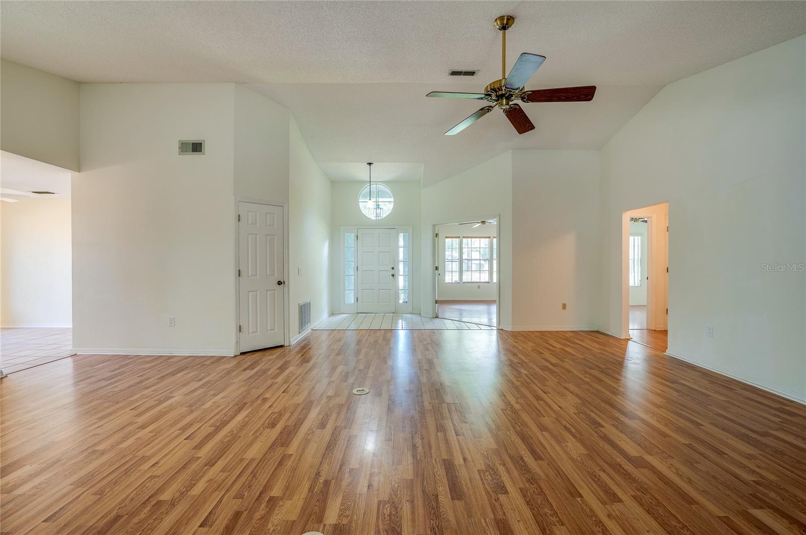 203 LIVE OAK CT — photo 5