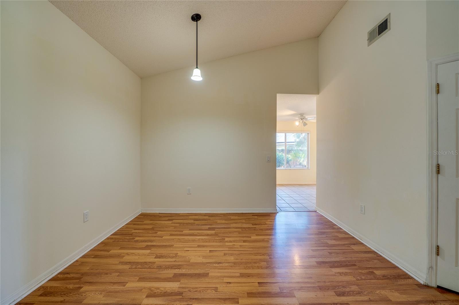 203 LIVE OAK CT — photo 6