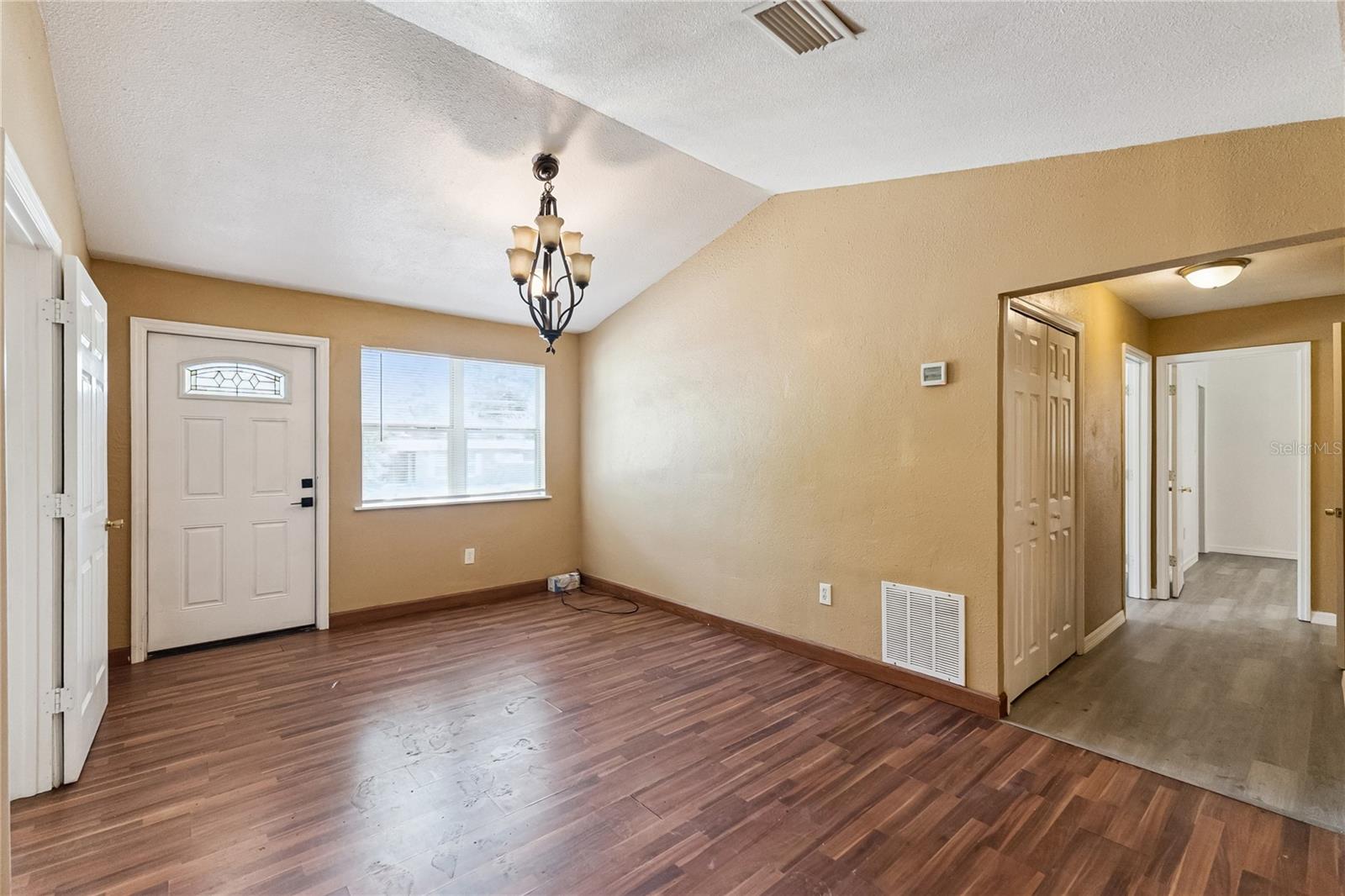 540 COLFAX DR — photo 6
