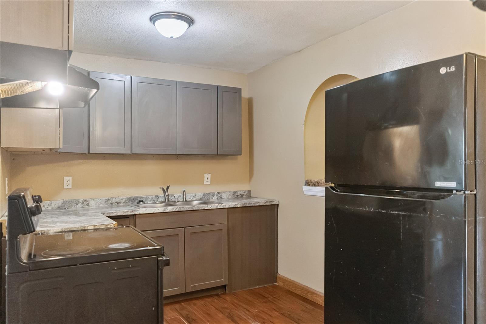 540 COLFAX DR — photo 8