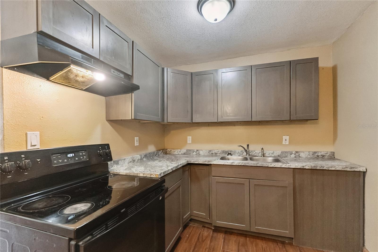 540 COLFAX DR — photo 9