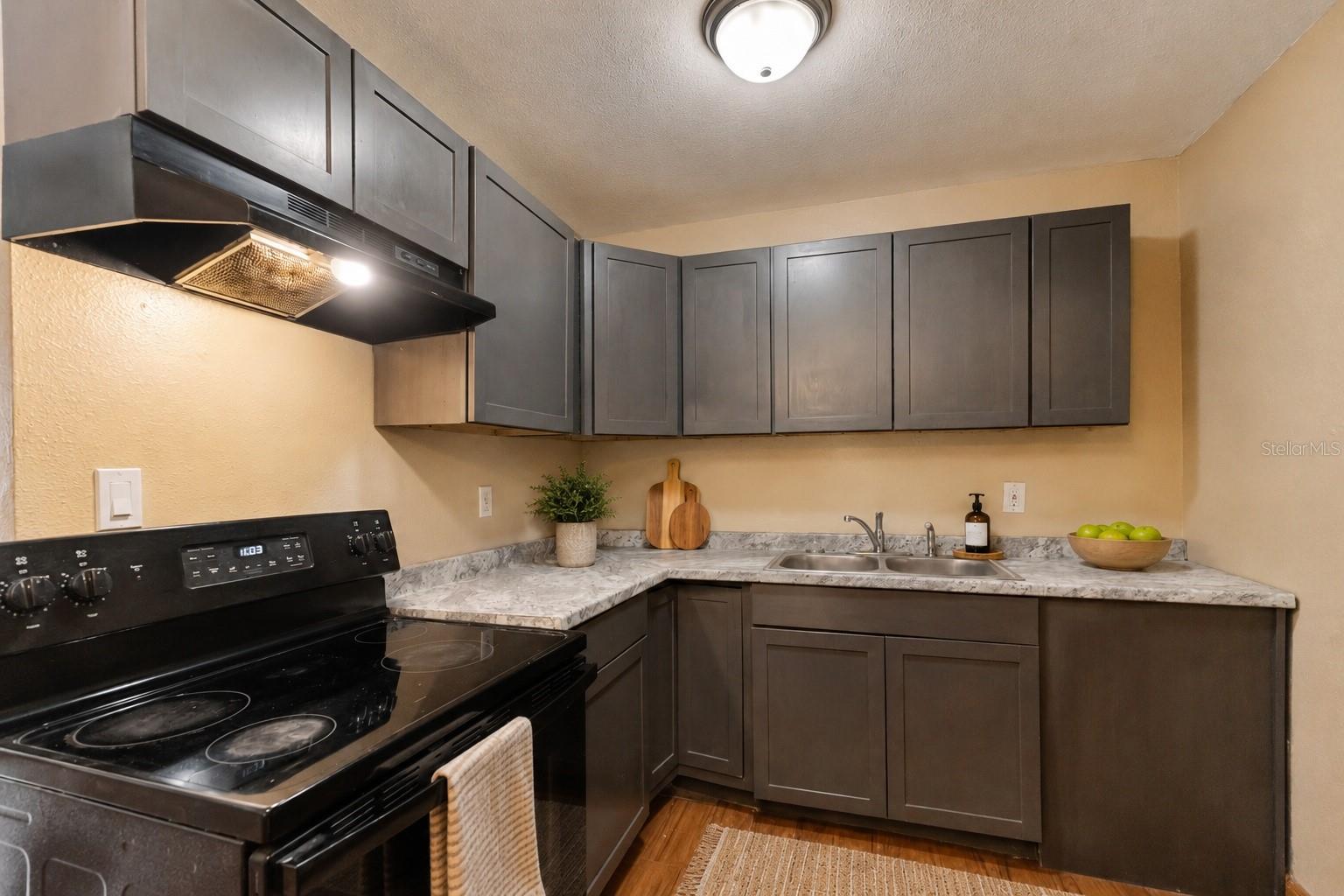 540 COLFAX DR — photo 10