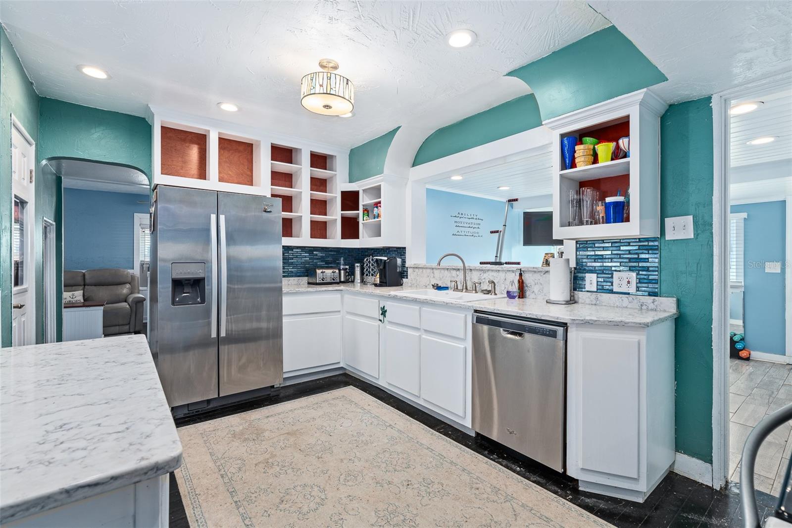 129 S WILD OLIVE AVE — photo 4