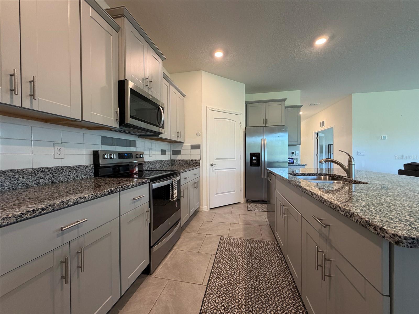 85 HUNTINGTON PL — photo 10