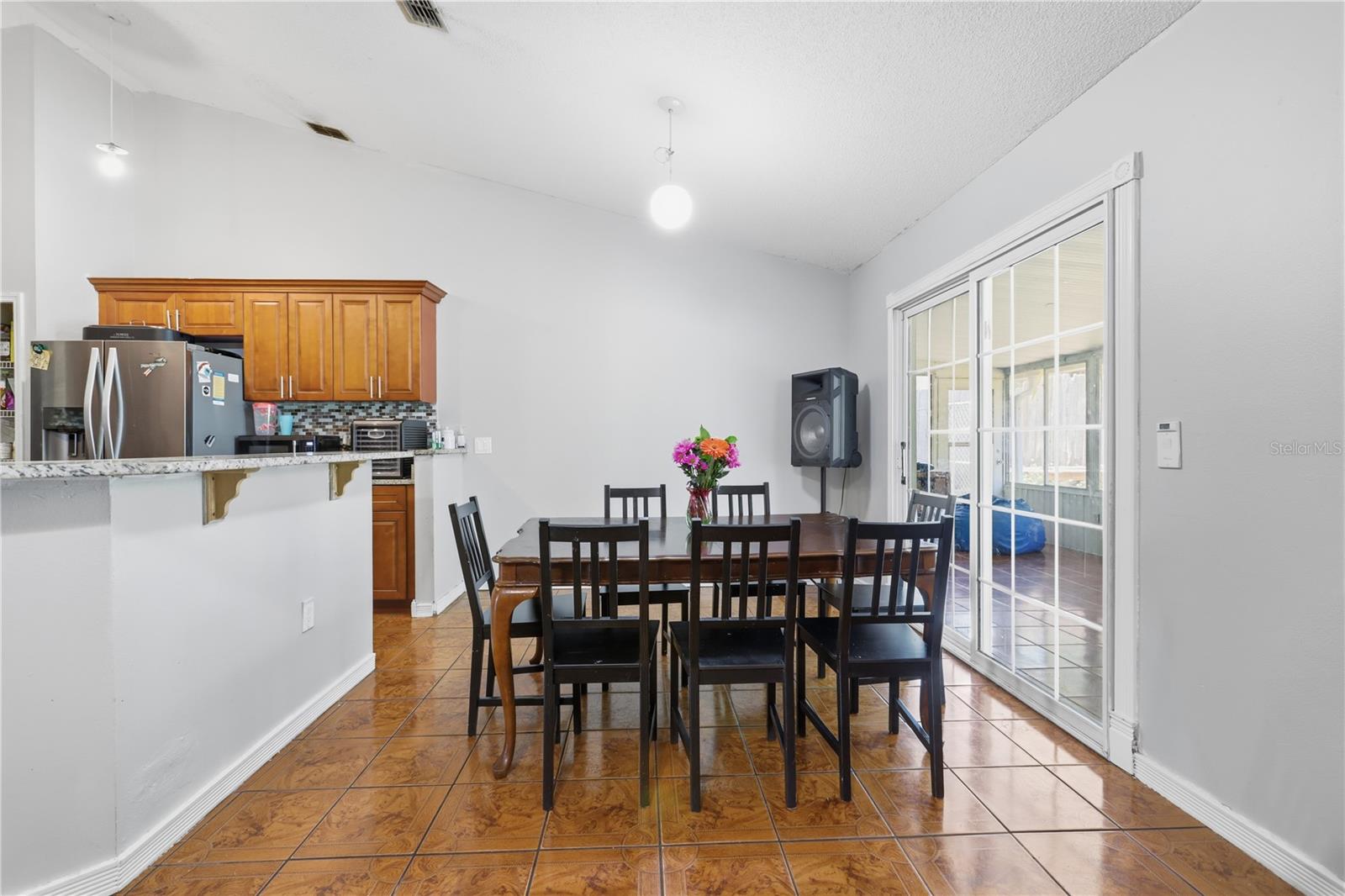 725 W 9TH ST — photo 12