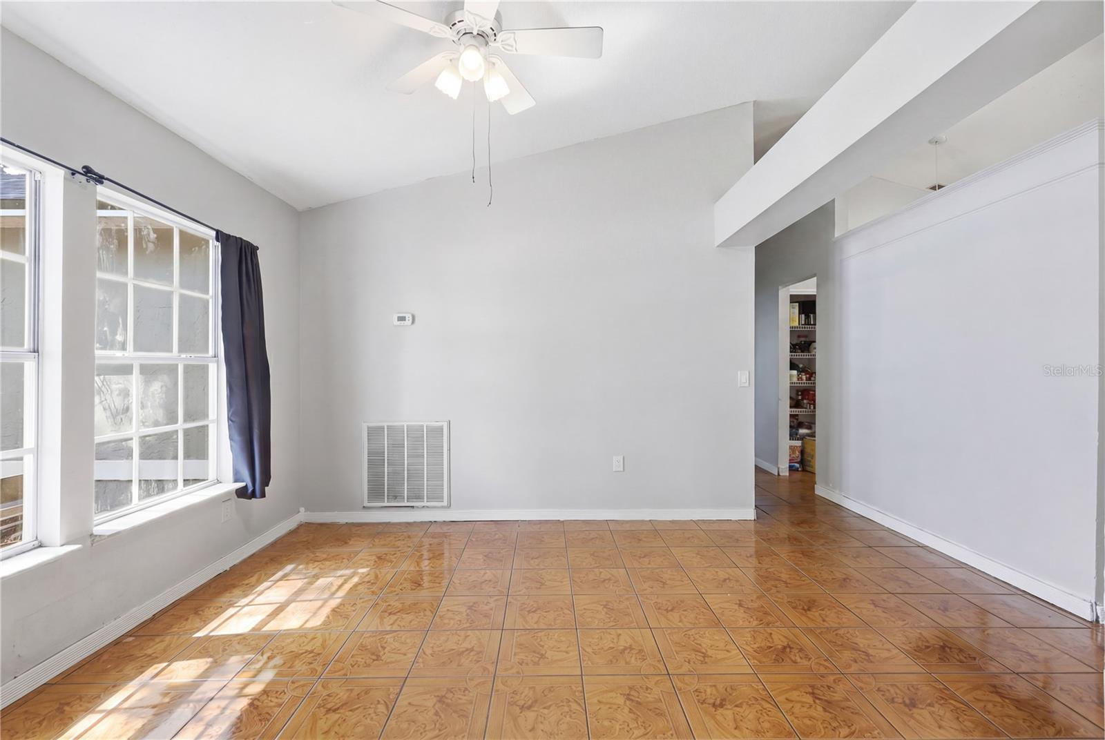 725 W 9TH ST — photo 6