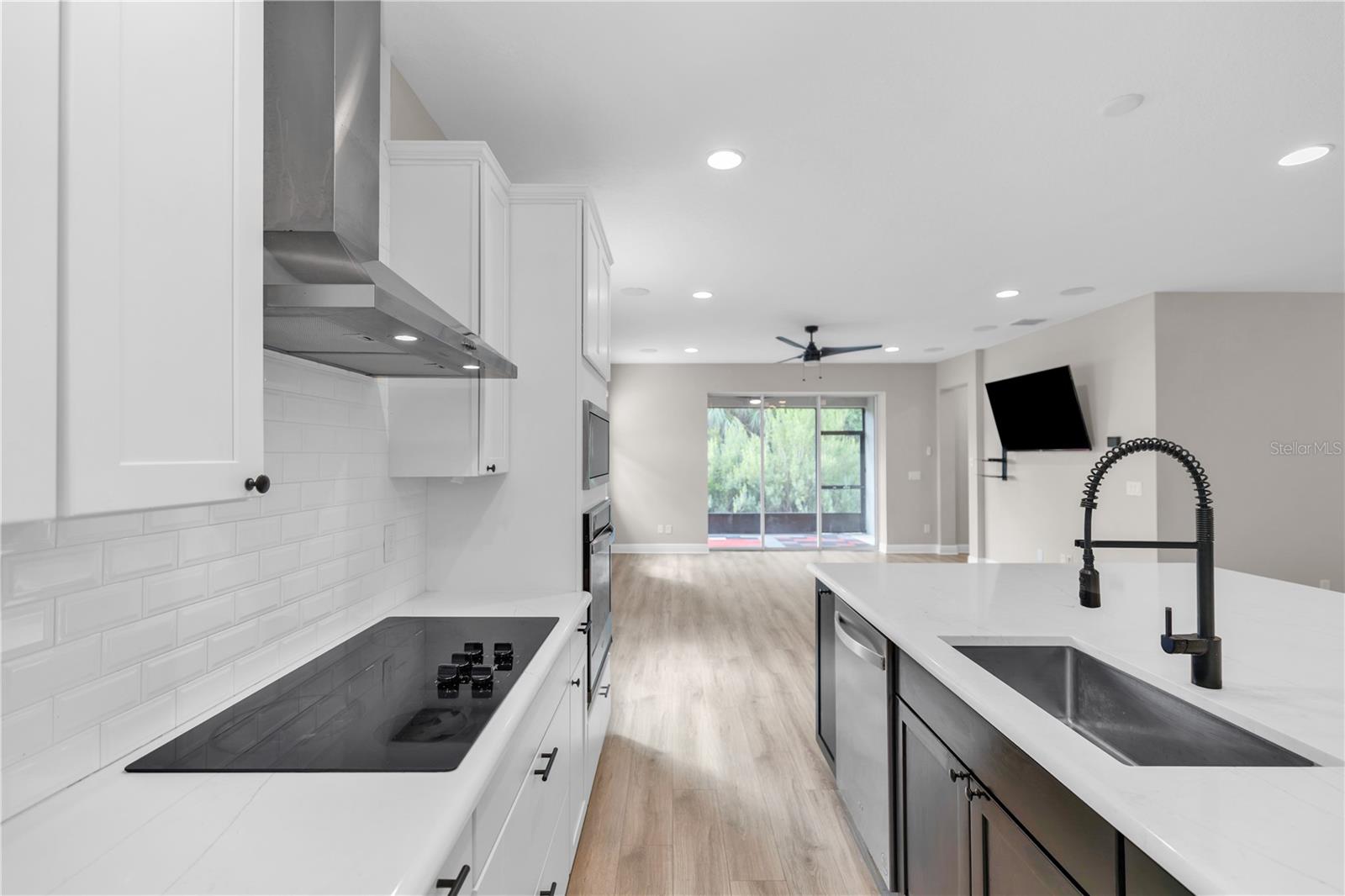 790 HYPERION DR — photo 8