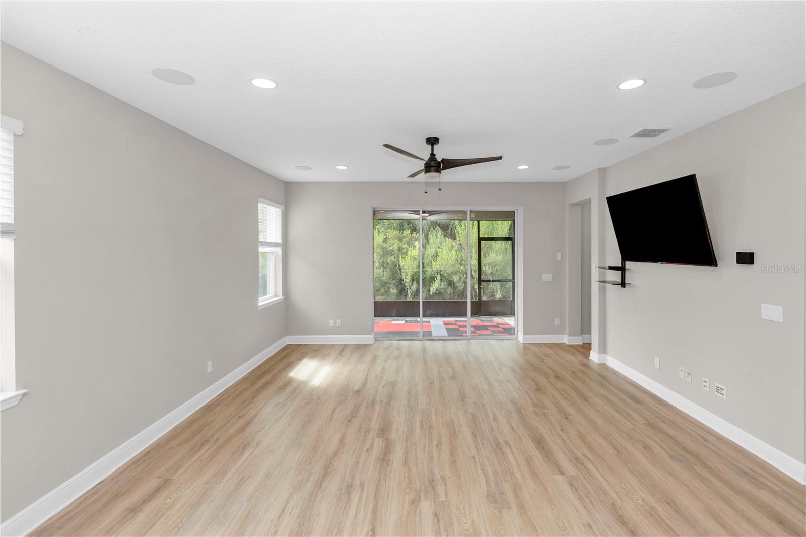 790 HYPERION DR — photo 10