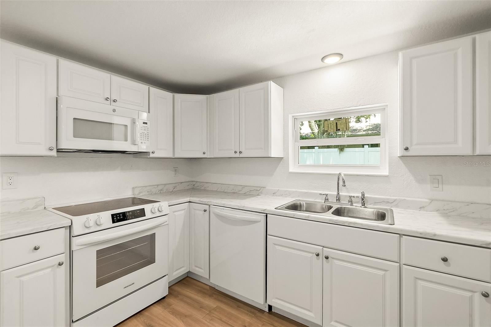 607 WAYNE AVE — photo 3