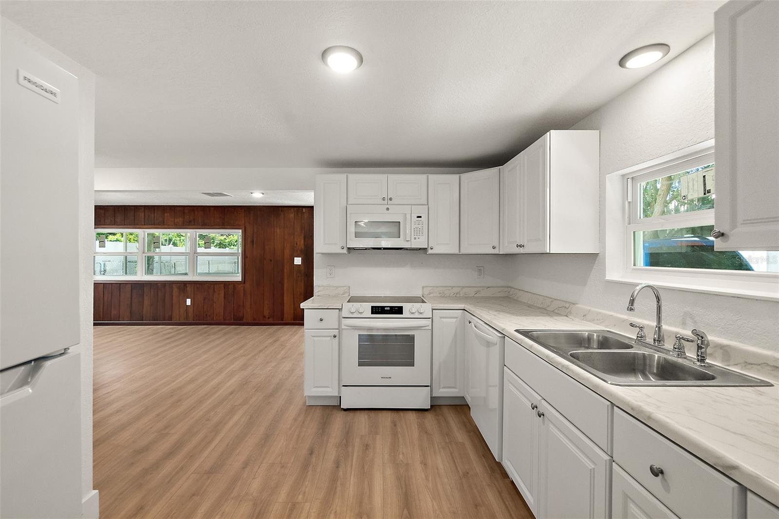 607 WAYNE AVE — photo 5