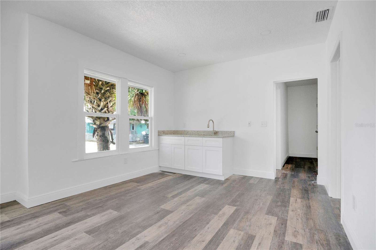 547 N RIDGEWOOD AVE — photo 10