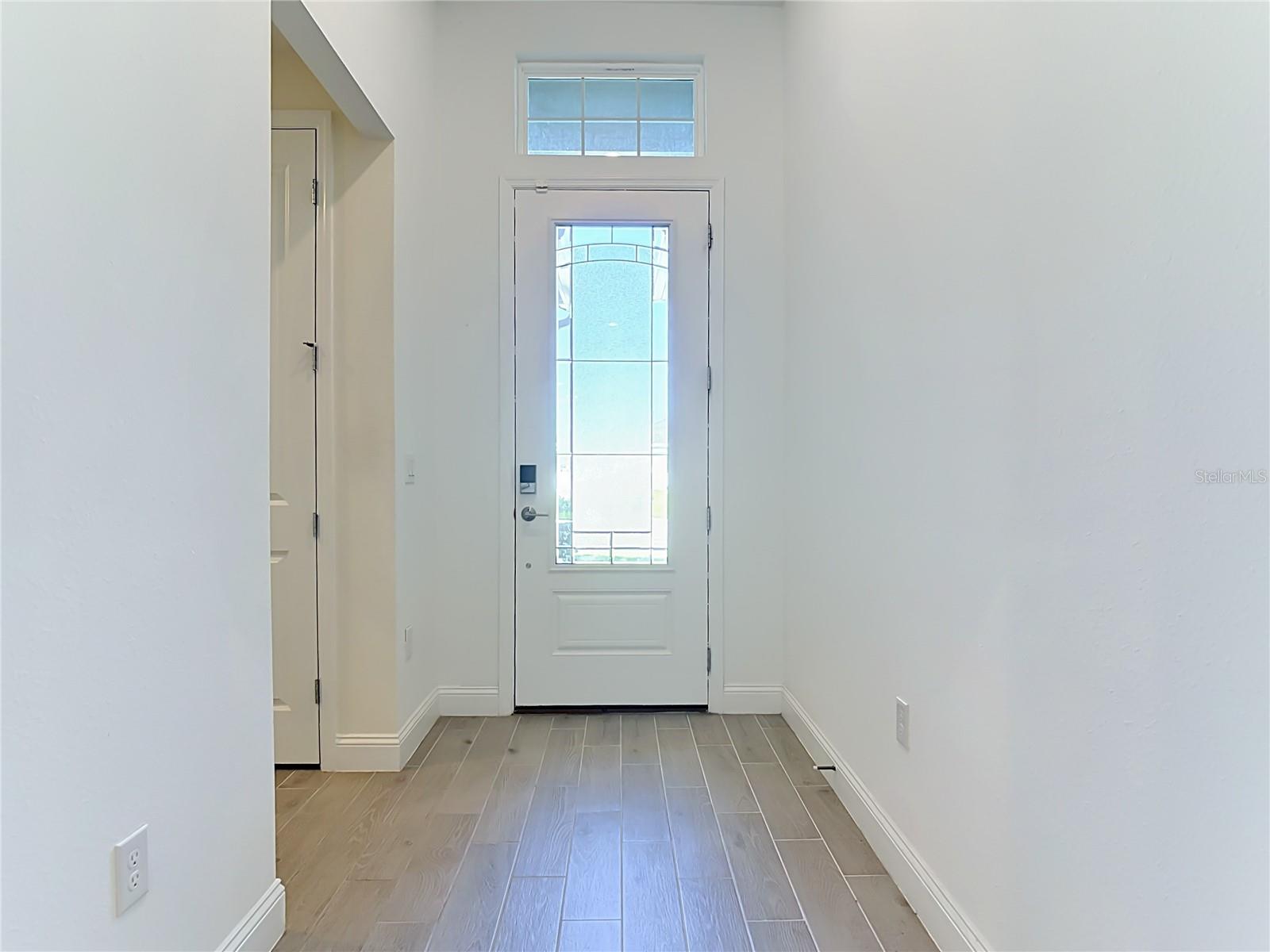 2183 RAGLAN CIR — photo 3