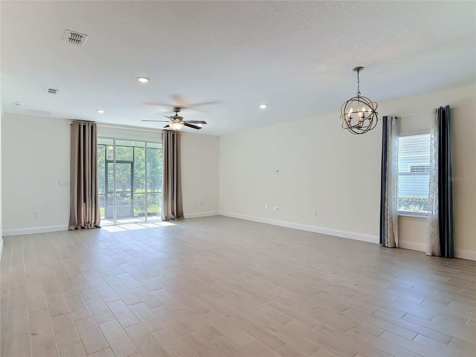 2183 RAGLAN CIR — photo 4