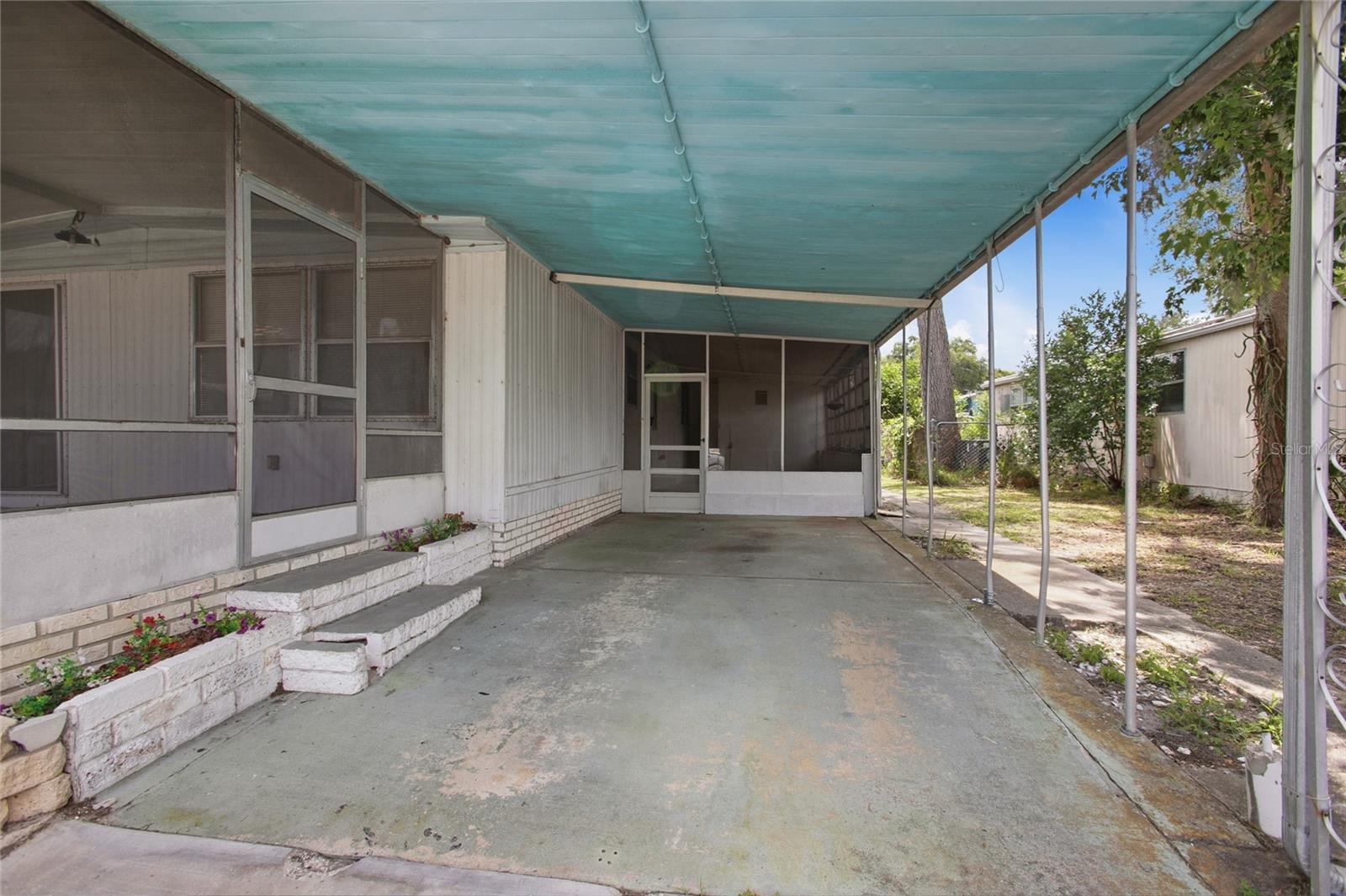 110 MAPLE DR — photo 3