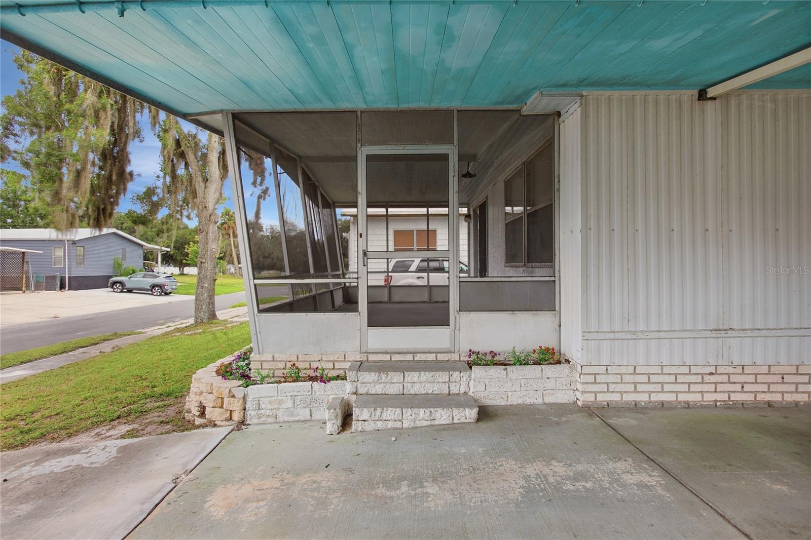 110 MAPLE DR — photo 4
