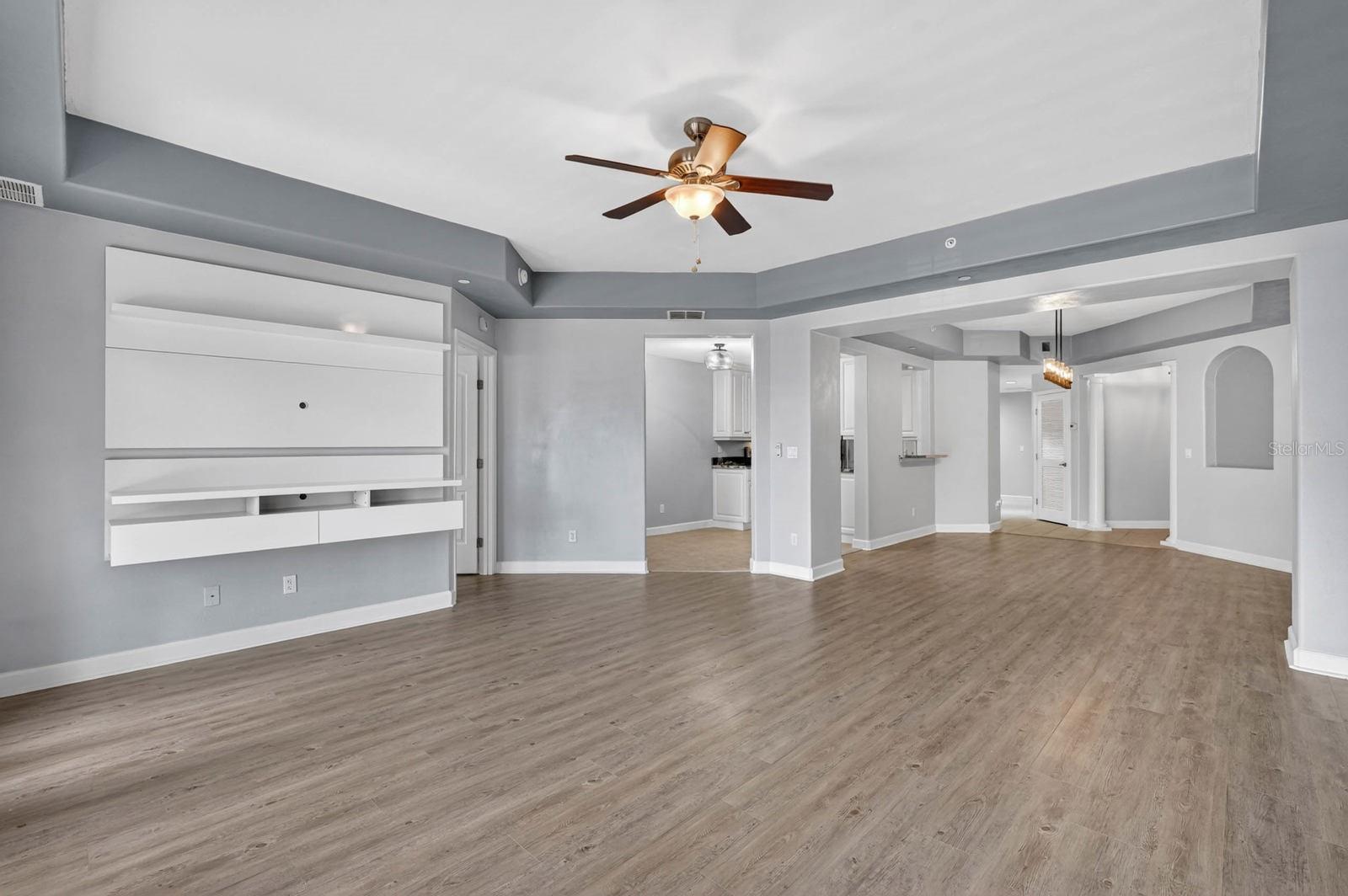 424 LUNA BELLA LN #330 — photo 11