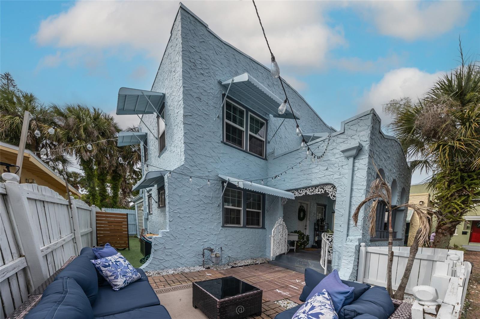 4 CLARENDON CT