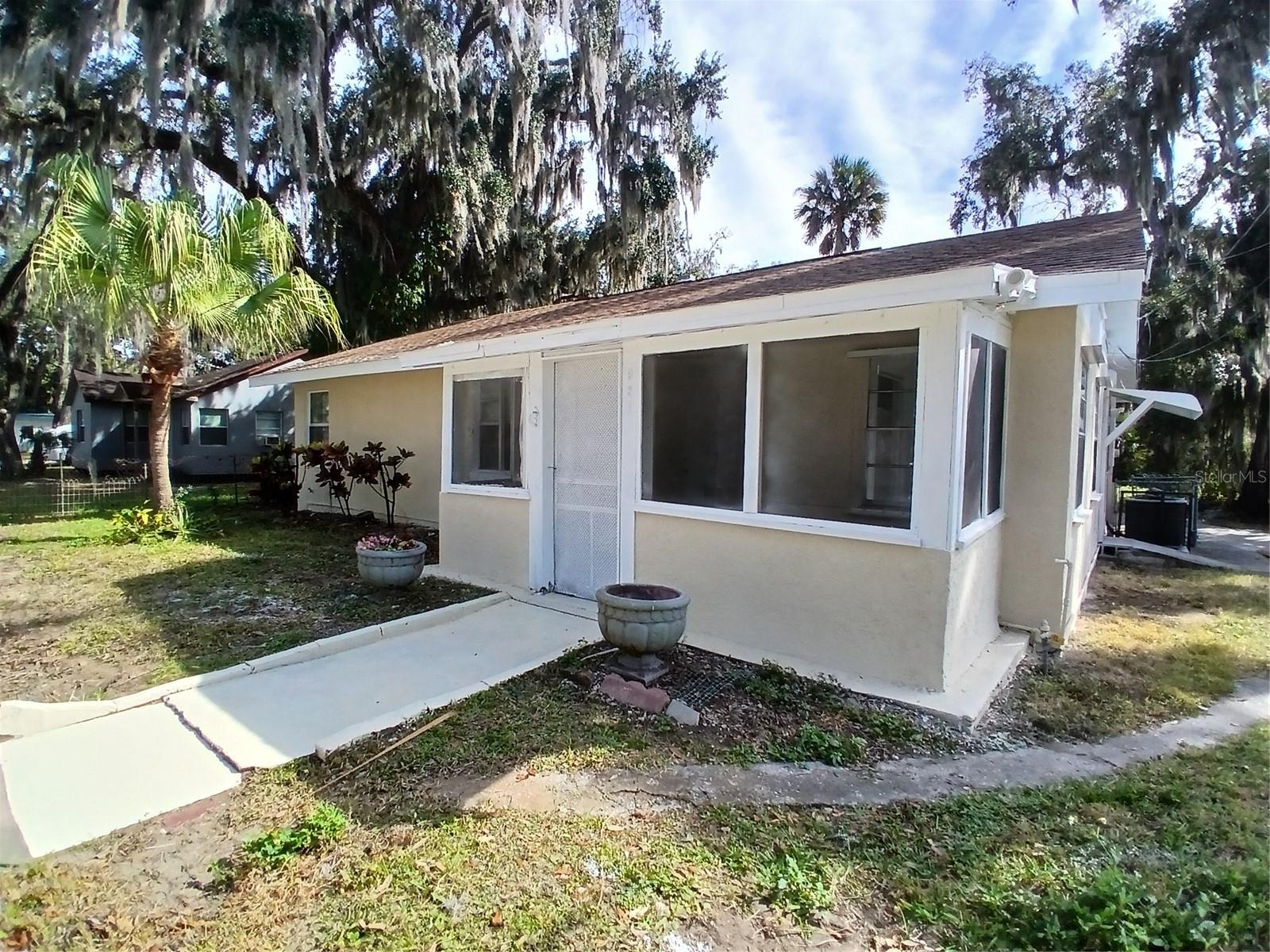 921 WINCHESTER ST — photo 3
