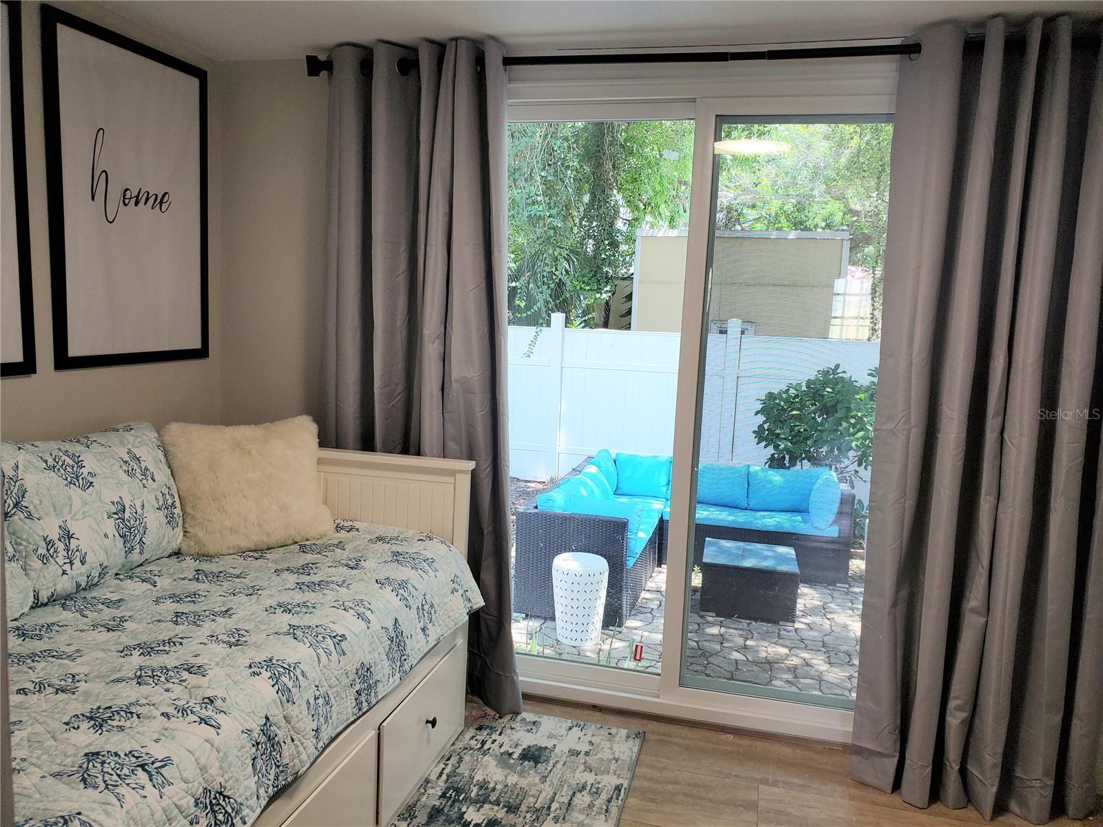 410 N OLEANDER AVE — photo 11