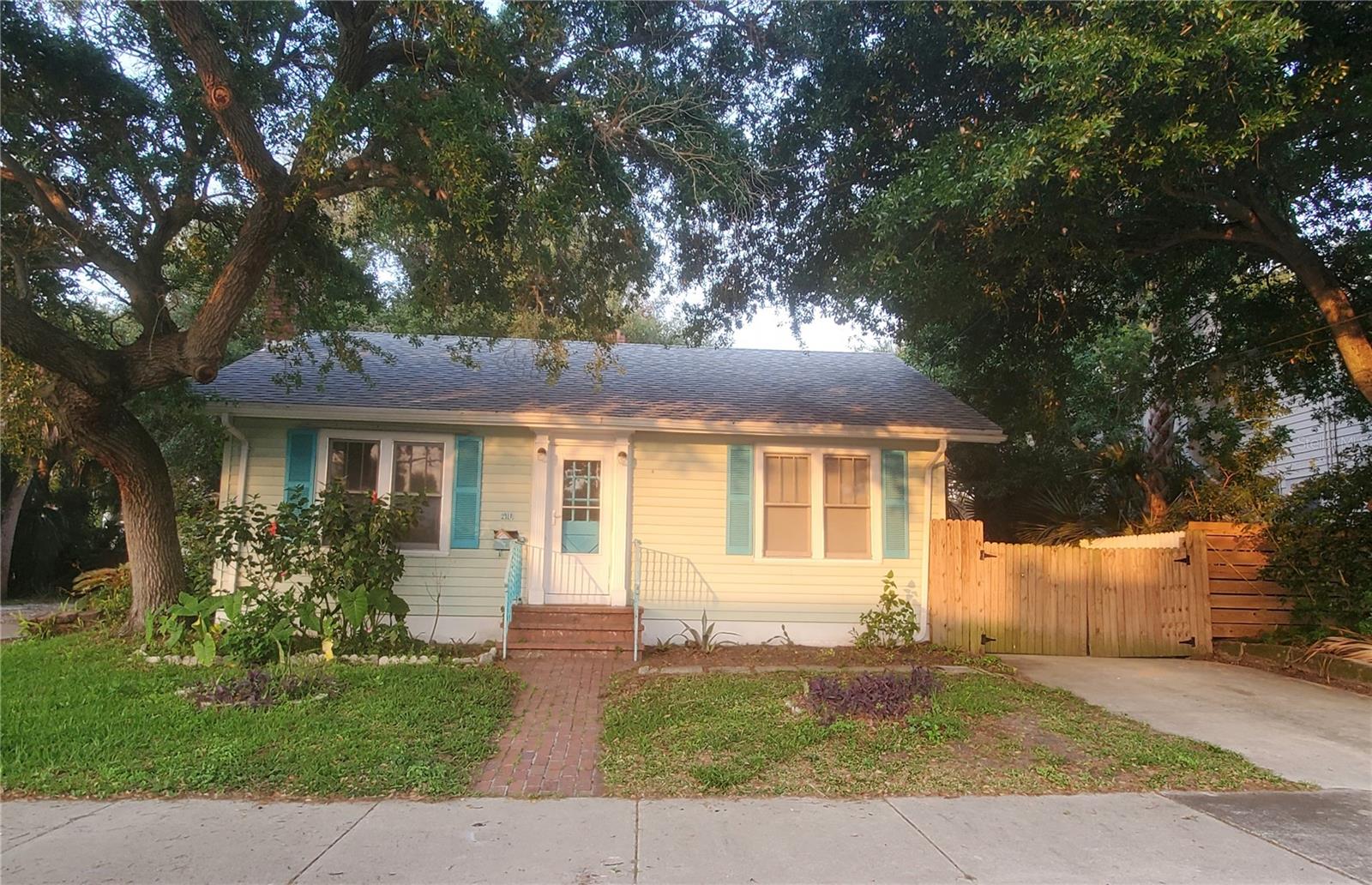 410 N OLEANDER AVE
