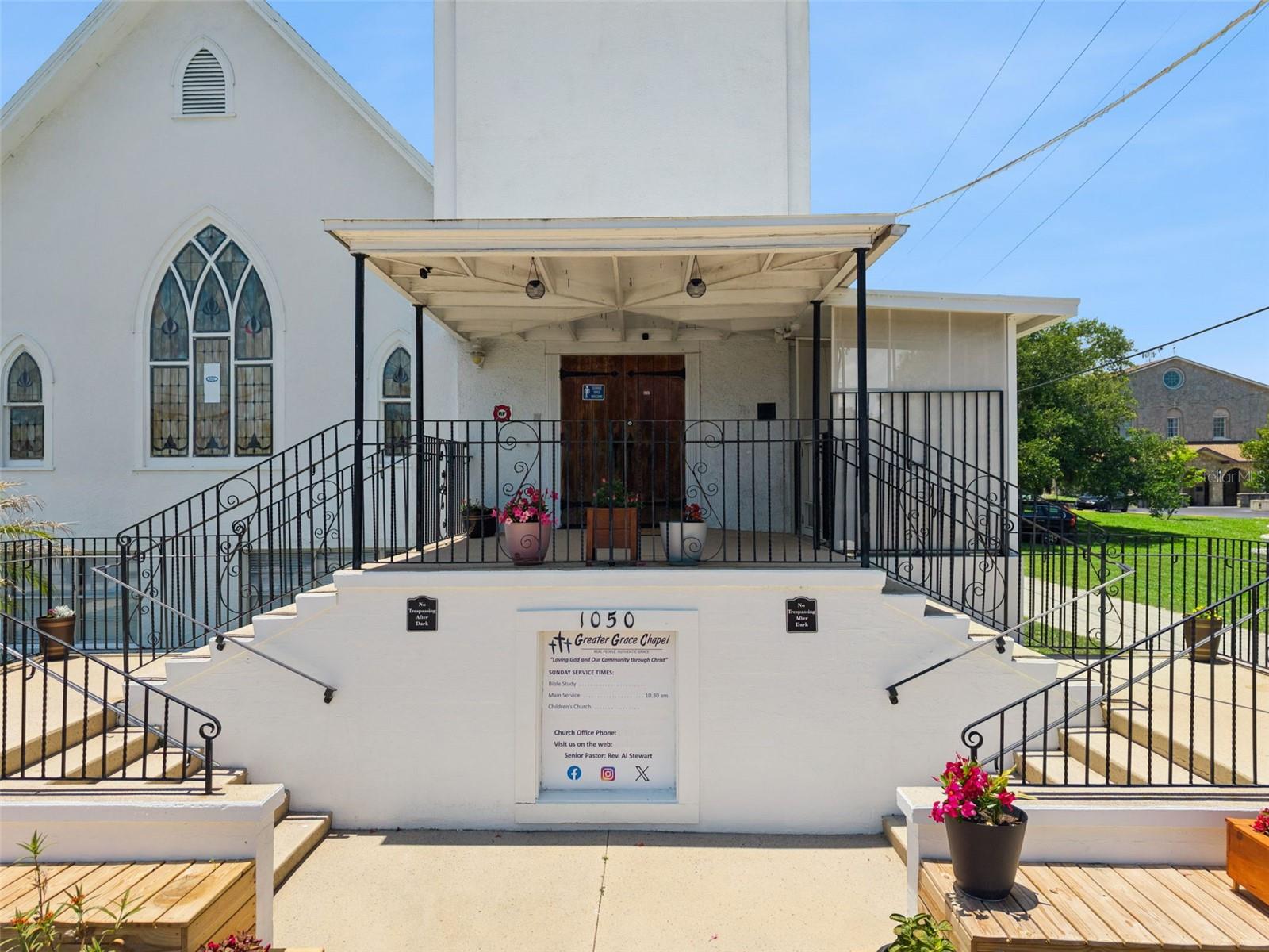 1050 DAYTONA AVE — photo 4