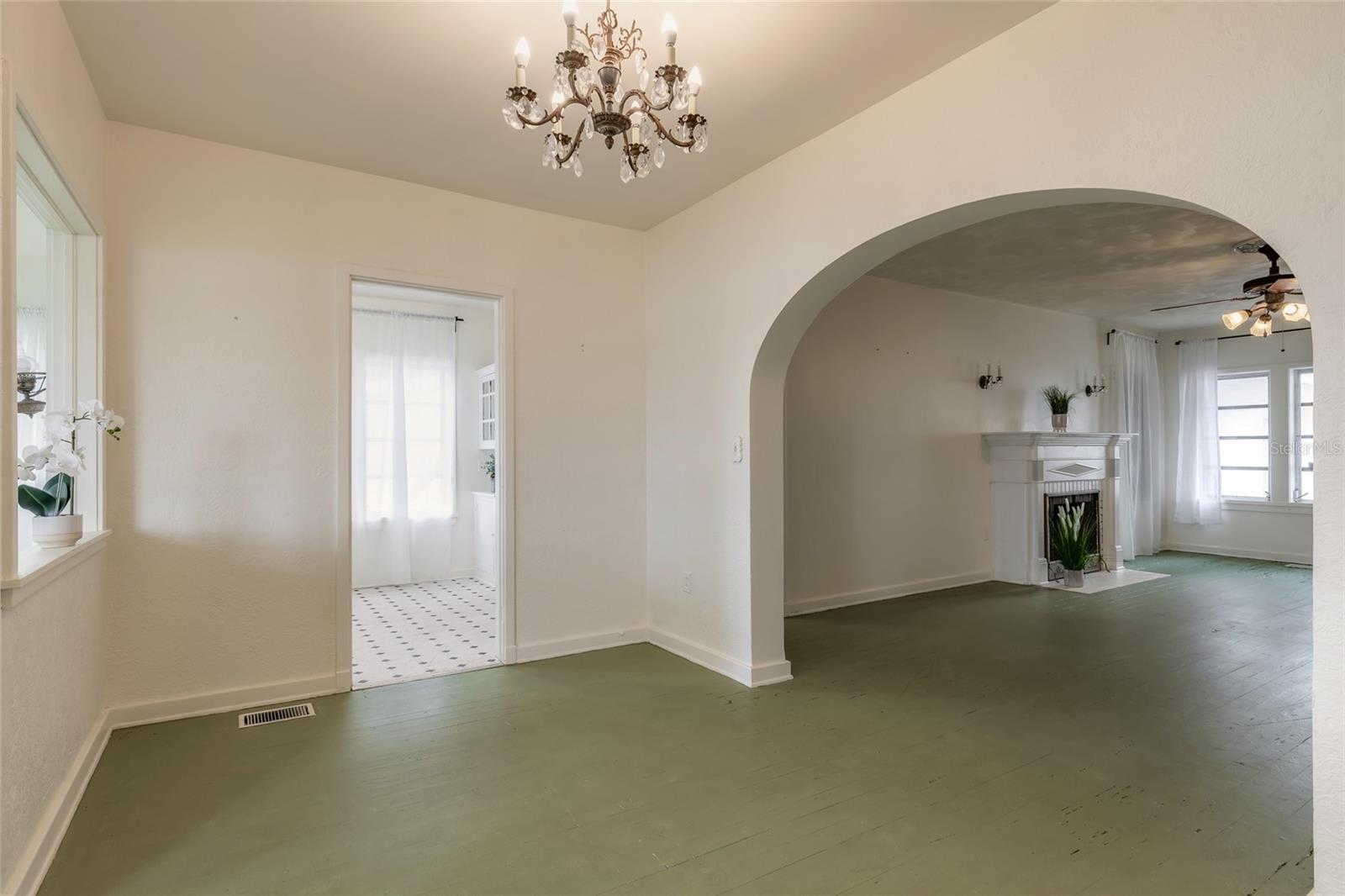 255 LEXINGTON DR — photo 11