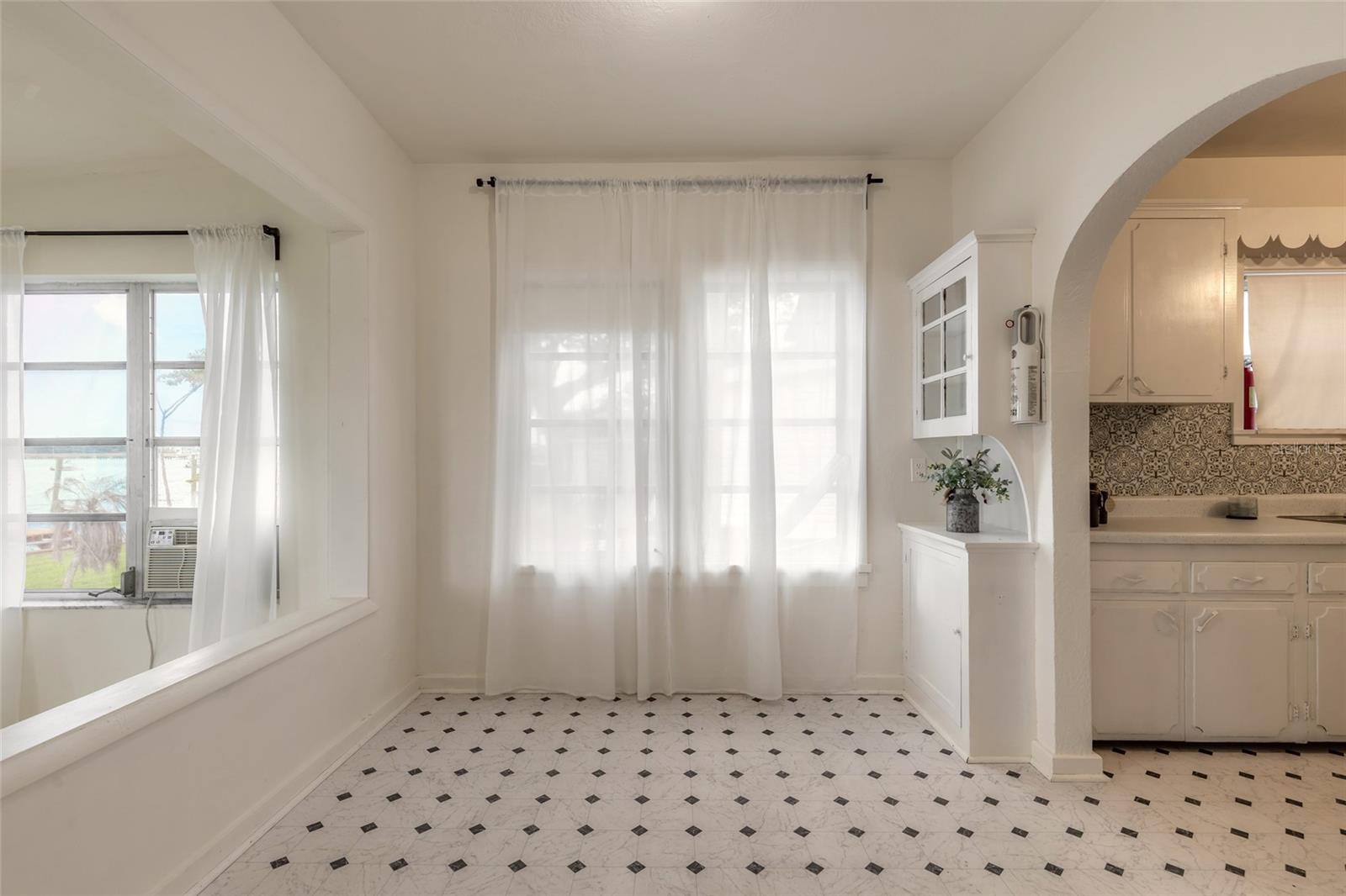 255 LEXINGTON DR — photo 5