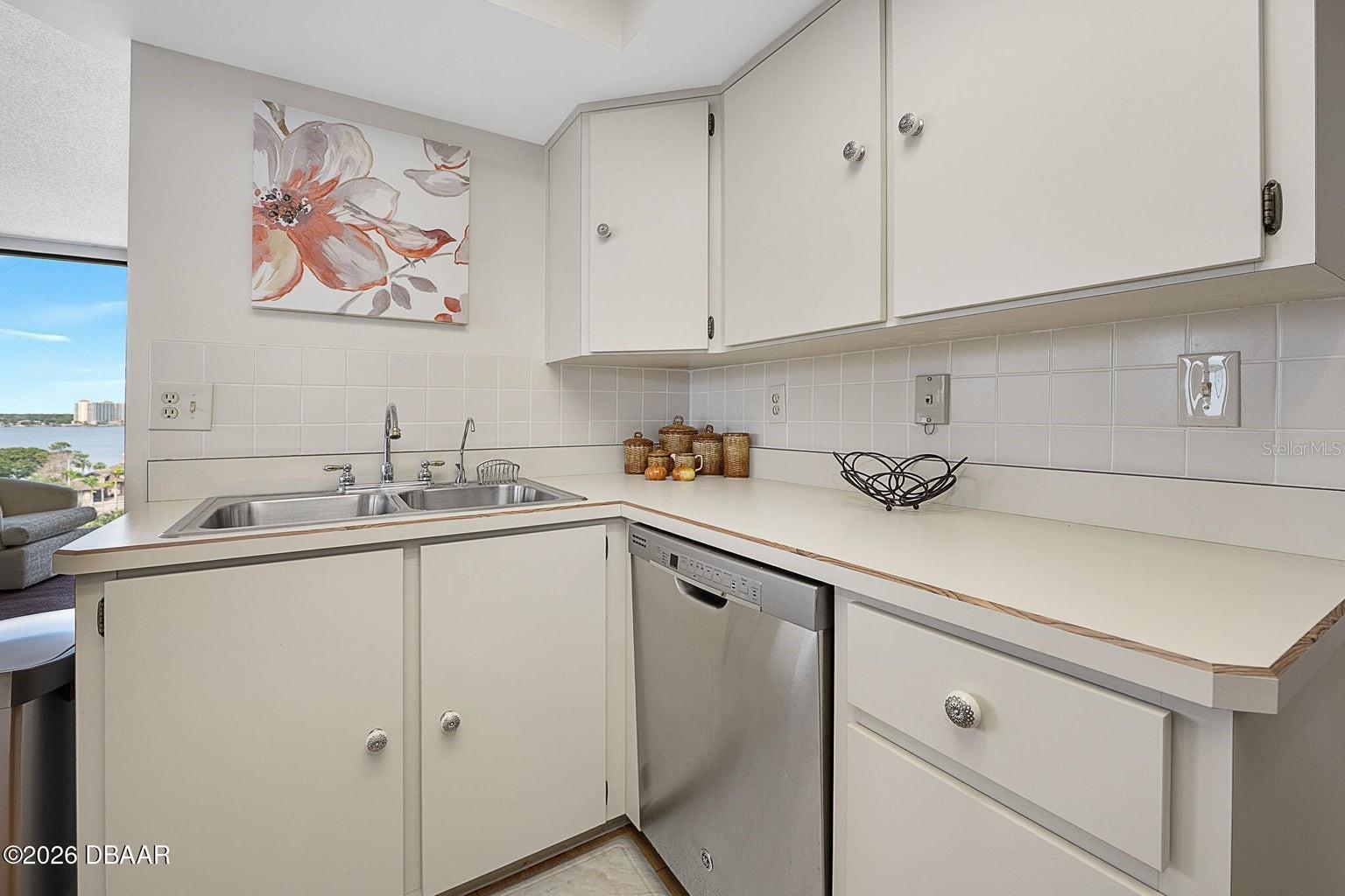 1 OCEANS WEST BLVD #6A6 — photo 8