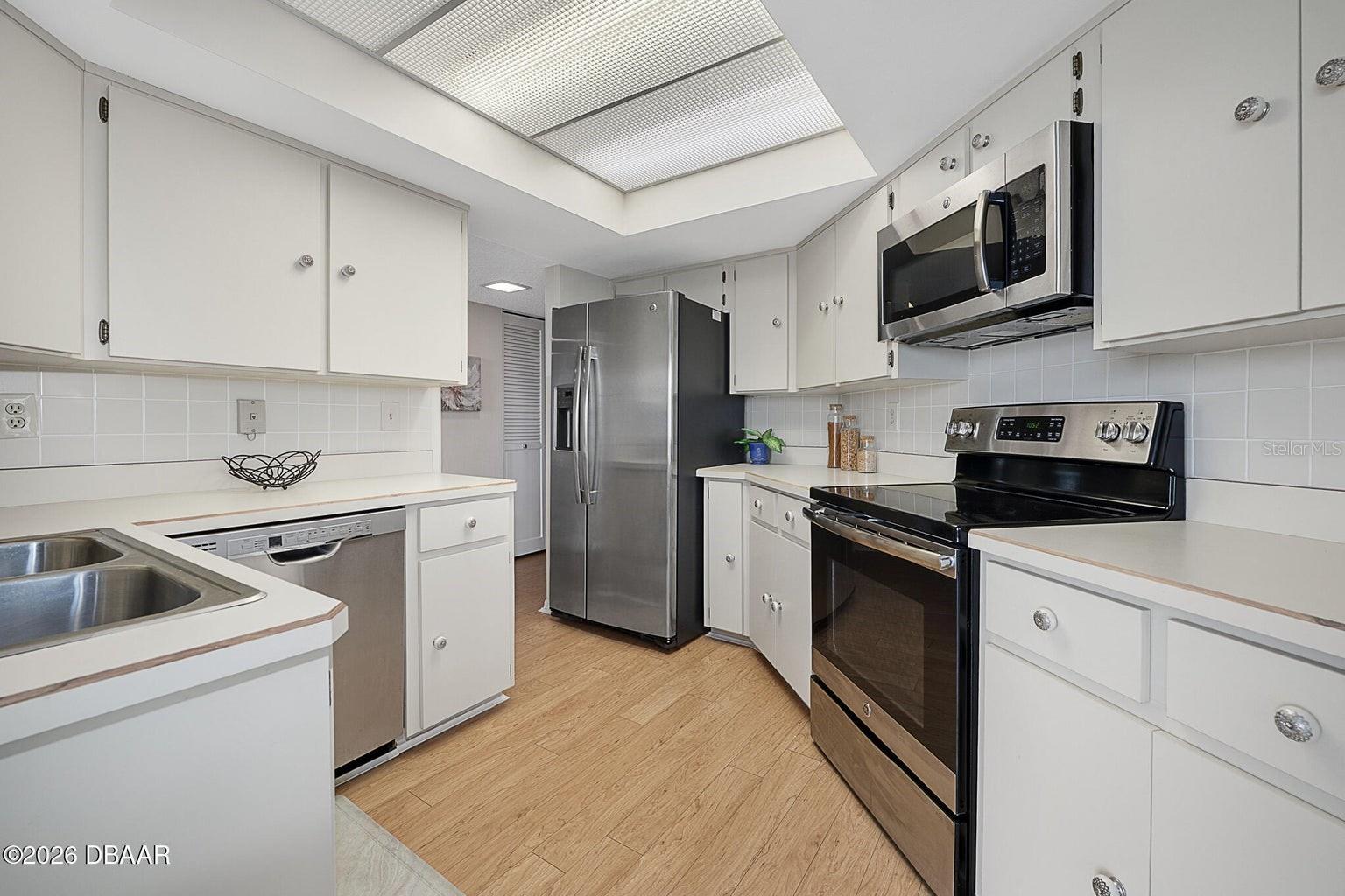 1 OCEANS WEST BLVD #6A6 — photo 9