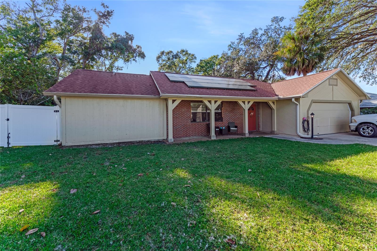 800 W RIVER OAK DR — photo 3