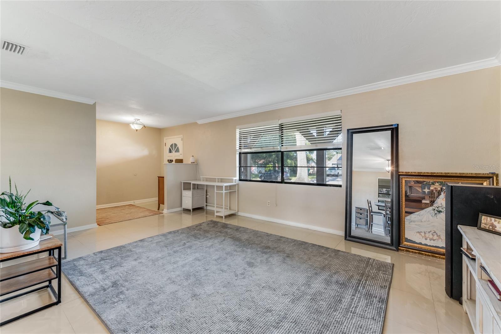 800 W RIVER OAK DR — photo 5