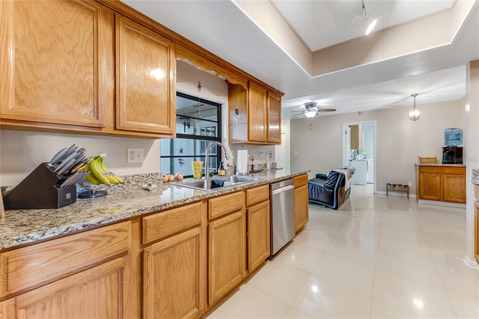 800 W RIVER OAK DR — photo 7