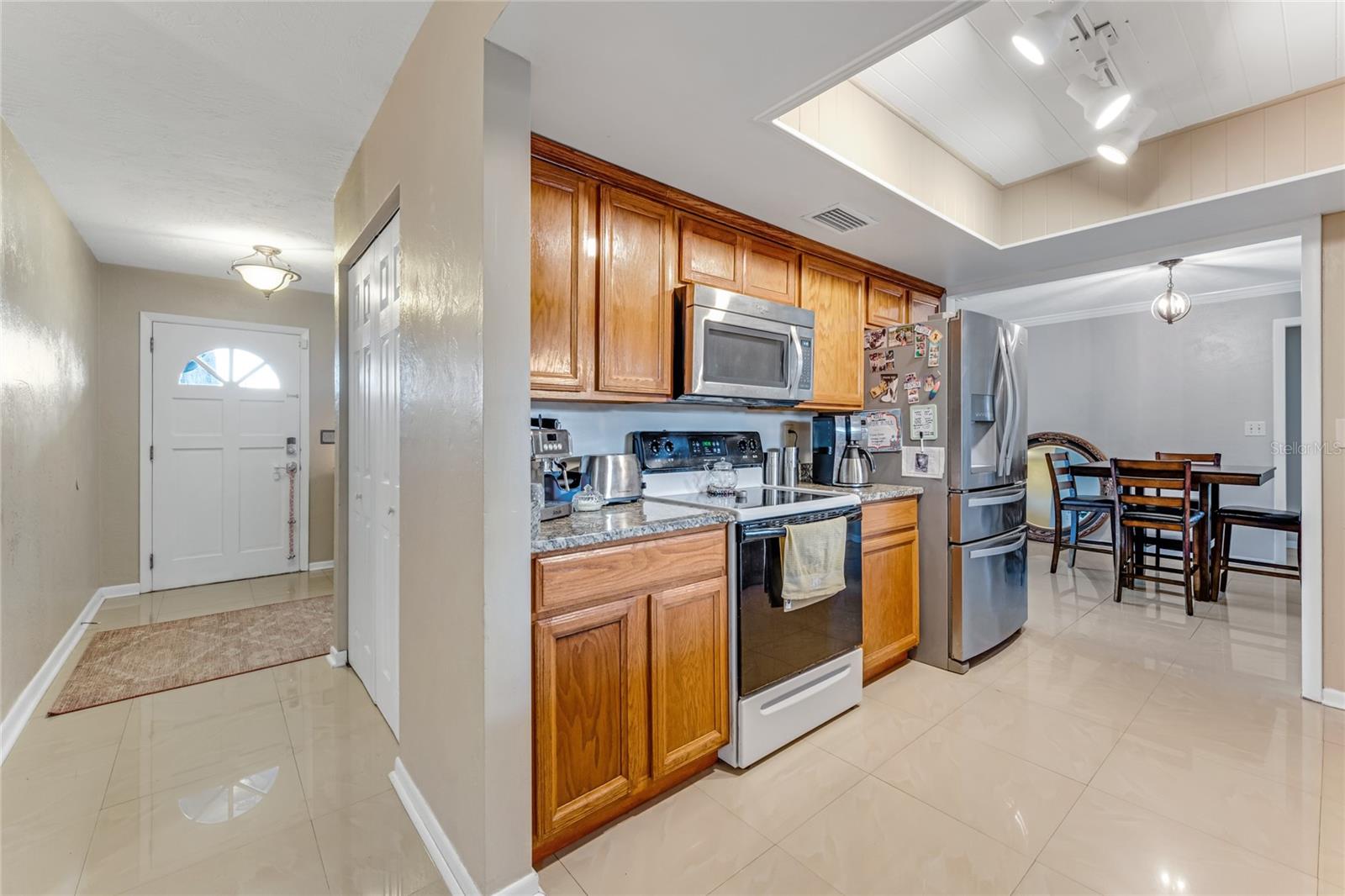 800 W RIVER OAK DR — photo 8