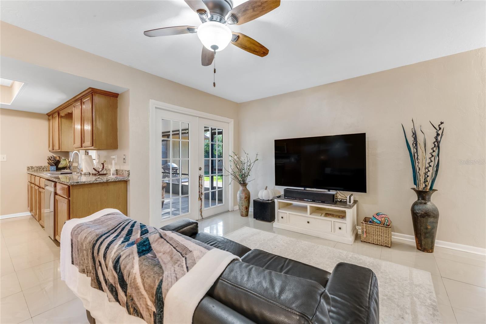 800 W RIVER OAK DR — photo 10