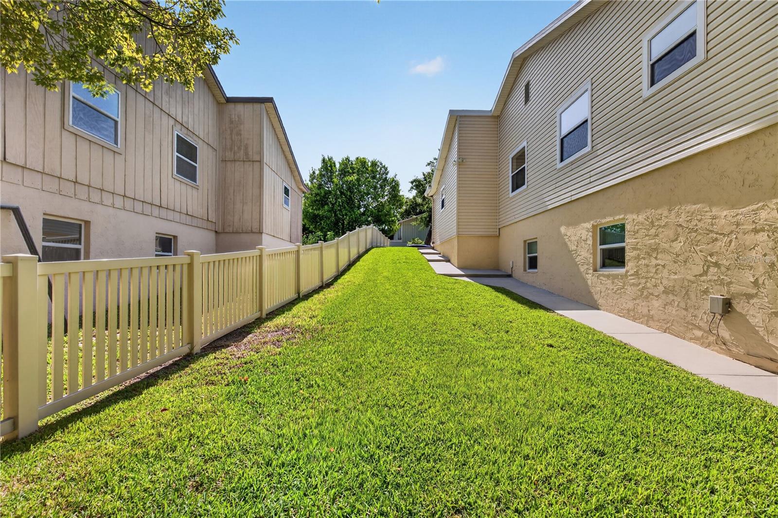 51 SANDPIPER CIR — photo 3