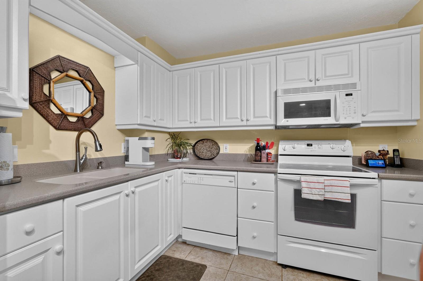 925 N HALIFAX AVE #403 — photo 12