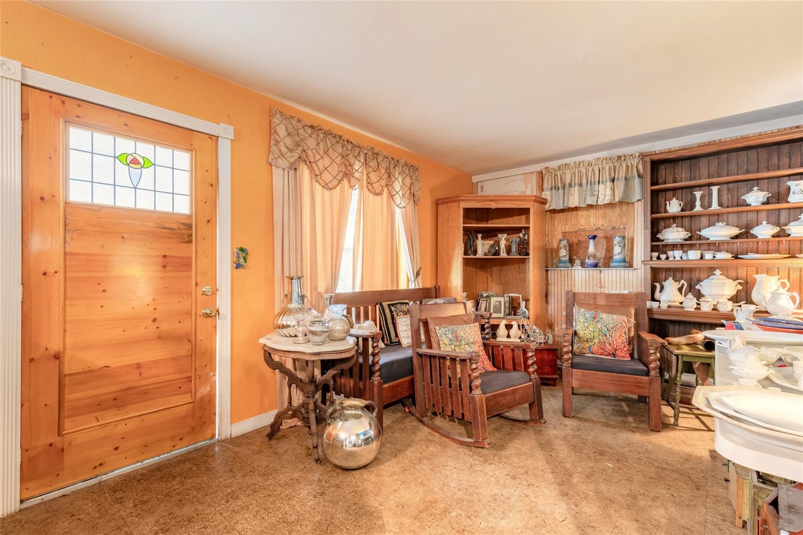 1219 LEON LN — photo 3