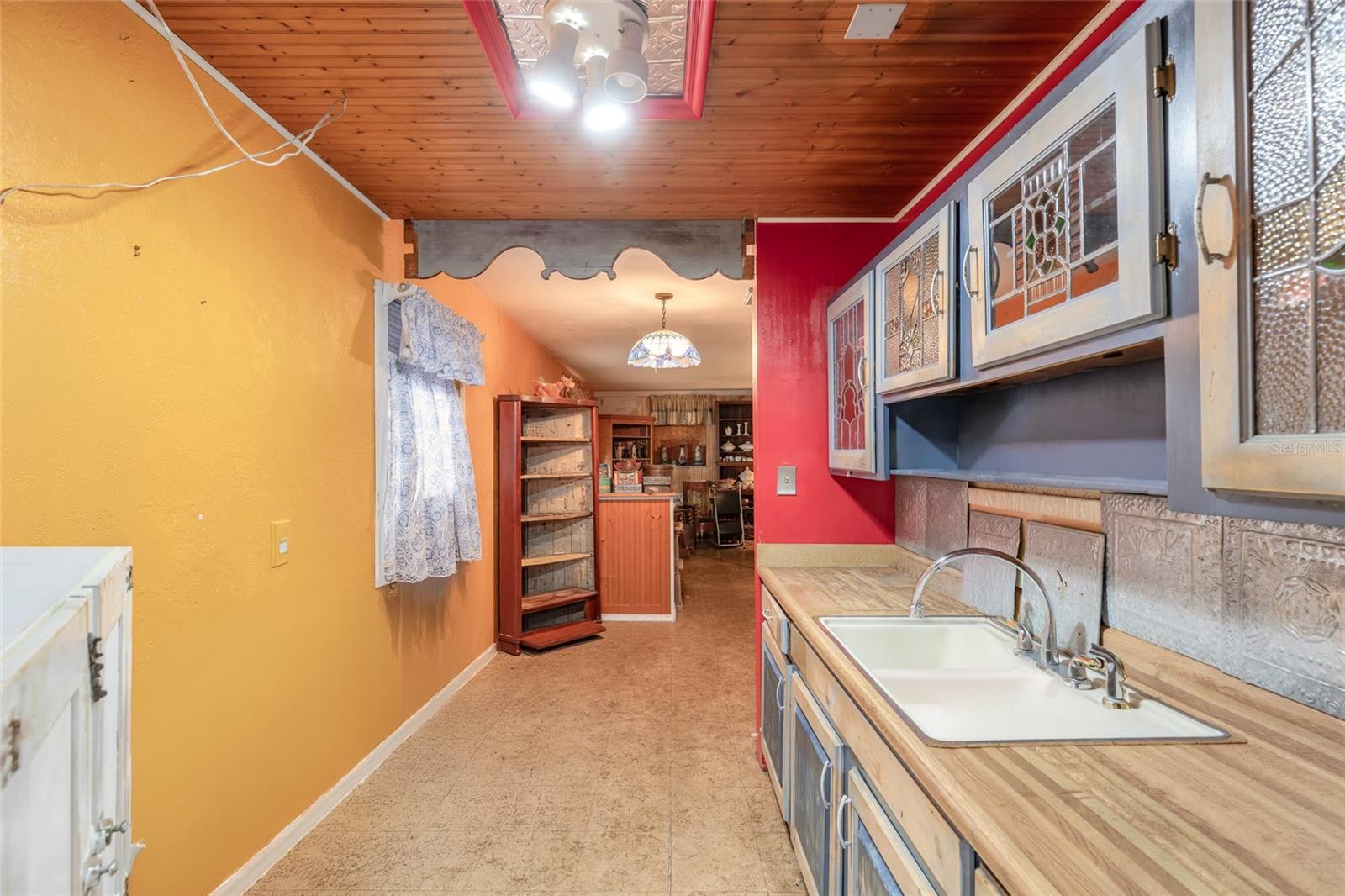 1219 LEON LN — photo 8