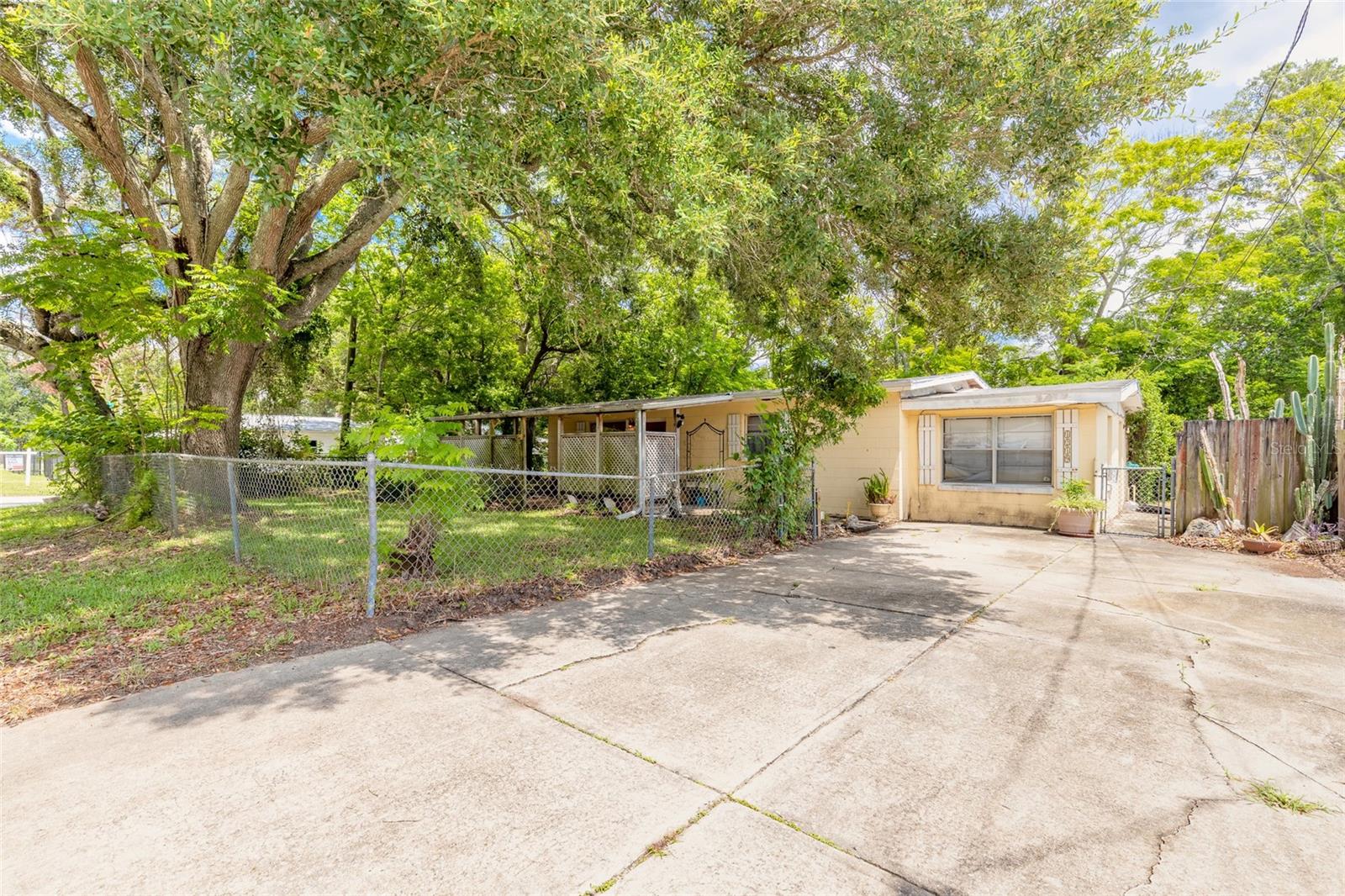 1219 LEON LN
