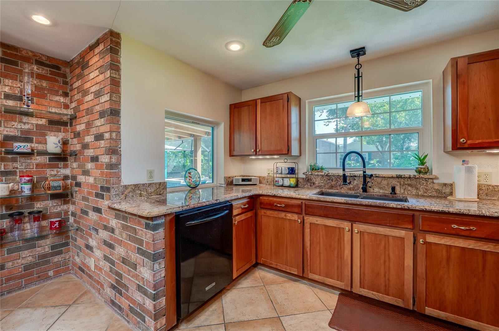 697 JOHN ANDERSON DR — photo 12