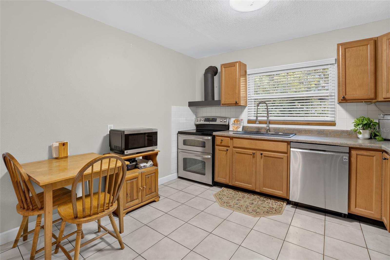 129 COLOMBA RD — photo 11