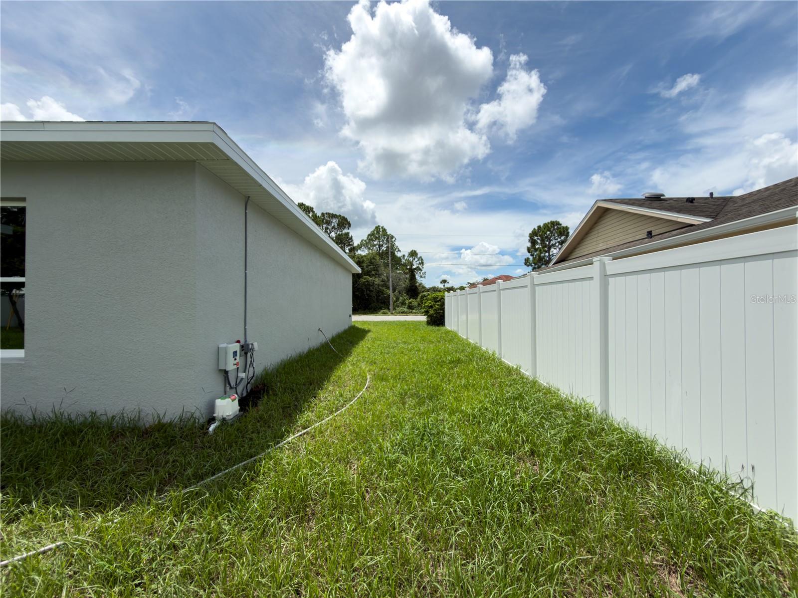 1592 E NORMANDY BLVD — photo 7