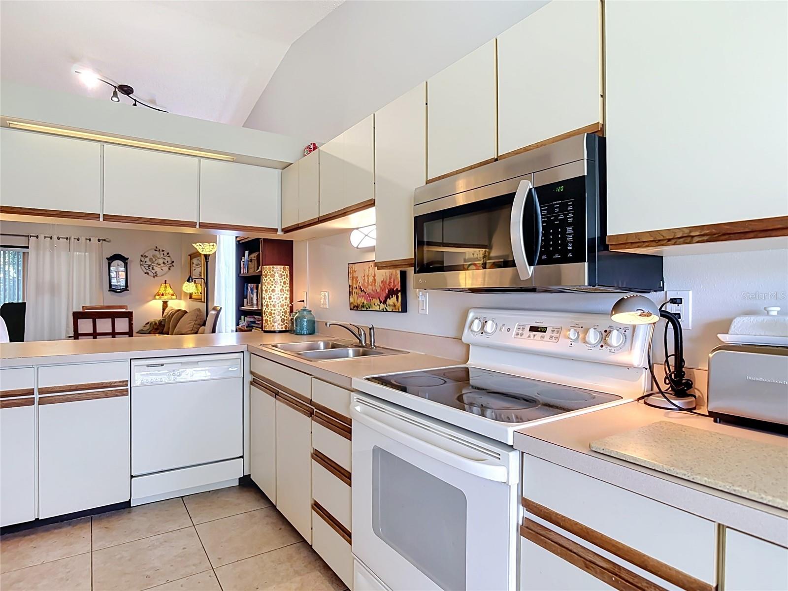 935 EASTRIDGE DR #7A — photo 10