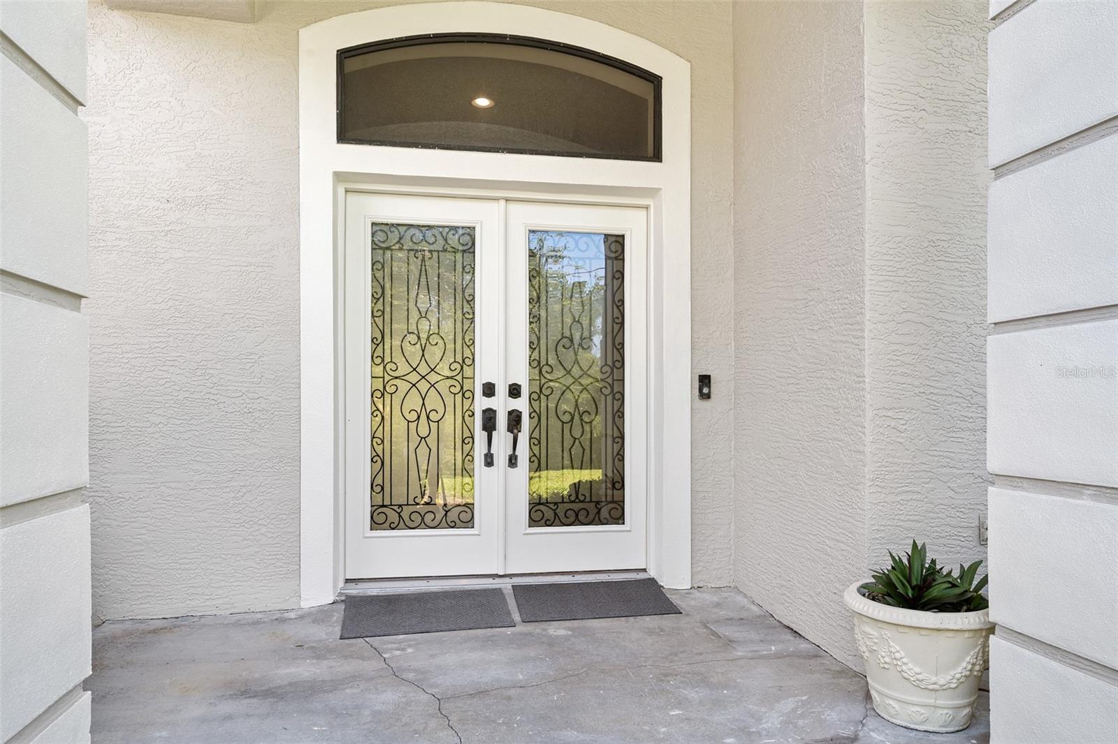 1837 E GLANCY DR — photo 2