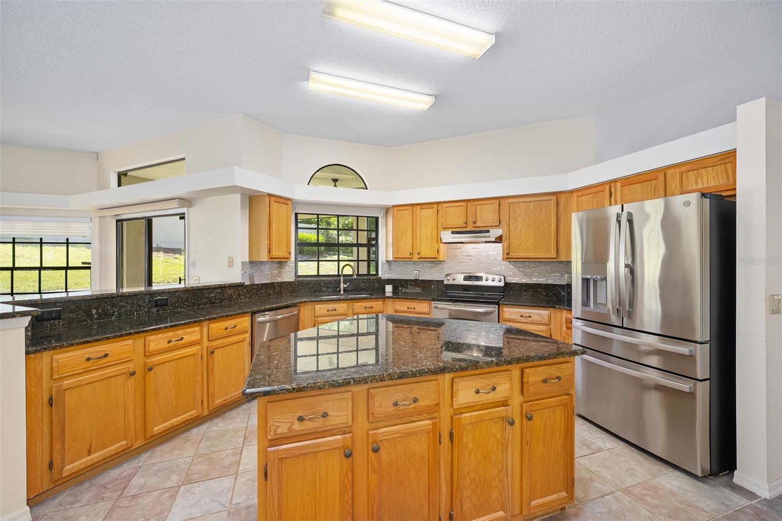 1837 E GLANCY DR — photo 6