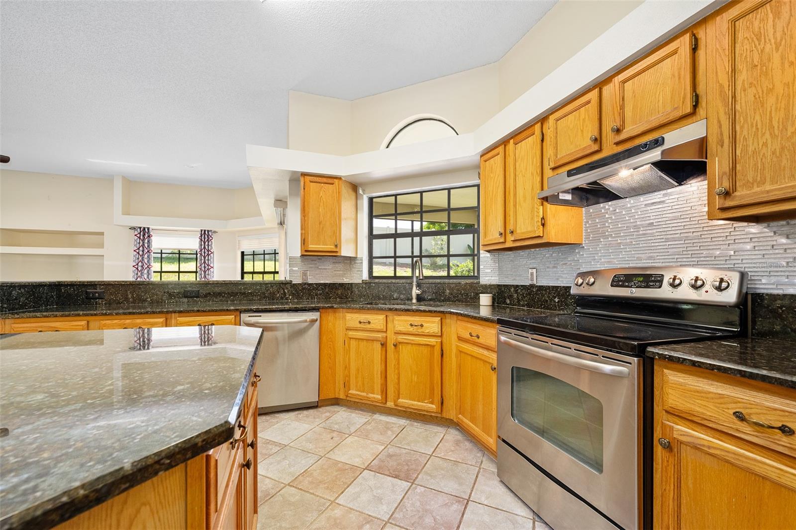 1837 E GLANCY DR — photo 10