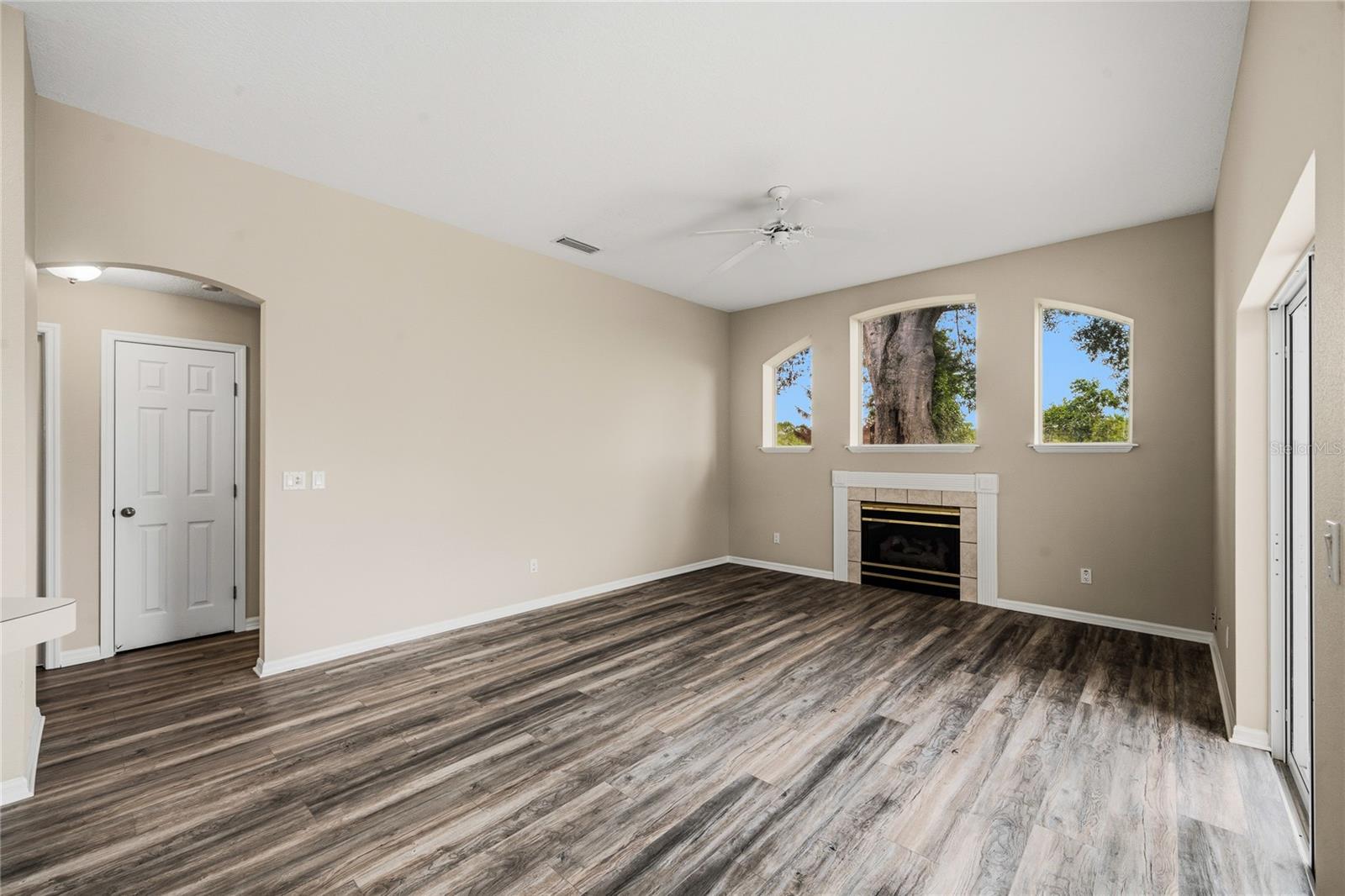 99 HOLLOW PINE DR — photo 11