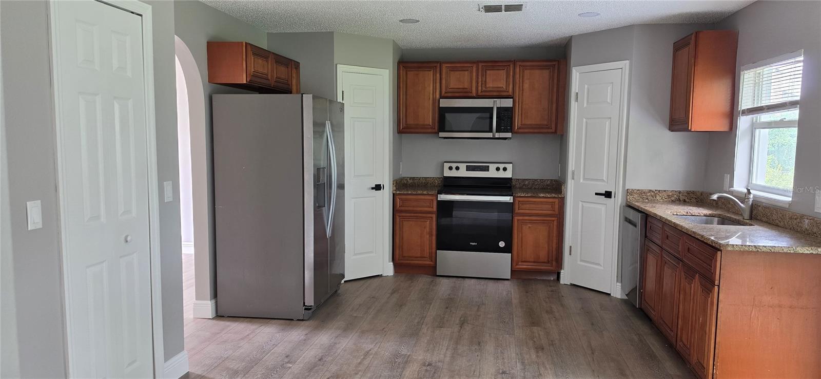 2861 BLACKBURN AVE — photo 8